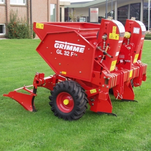 آلة زراعية البطاطس او ألة الغرس  GL 32 F Grimme